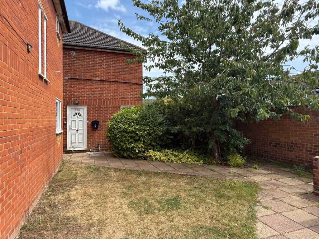 Lot: 111 - END-TERRACE ONE-BEDROOM HOUSE - Pathway leading to entrance door